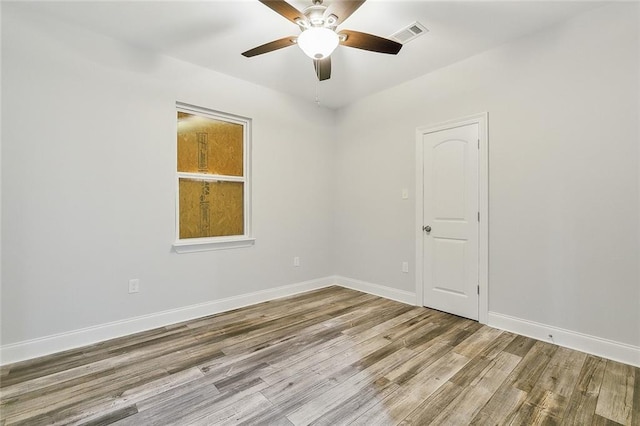 empty room with light hardwood / wood-style flooring and ceiling fan