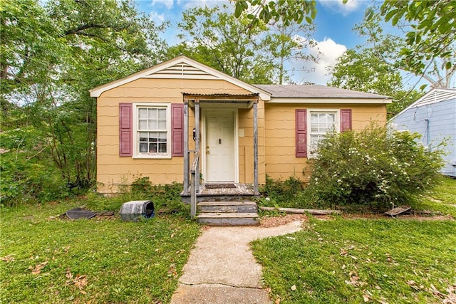 bungalow-style home featuring a front yard