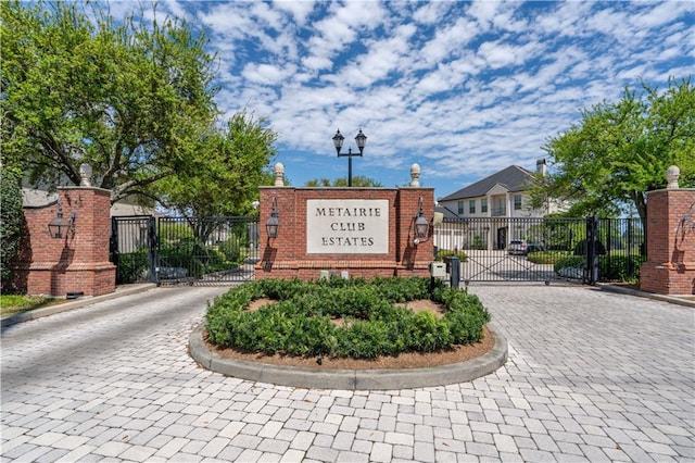 view of community / neighborhood sign