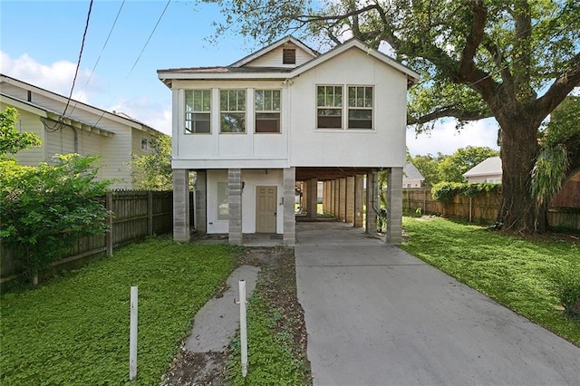 view of front of home with a front lawn and a carport