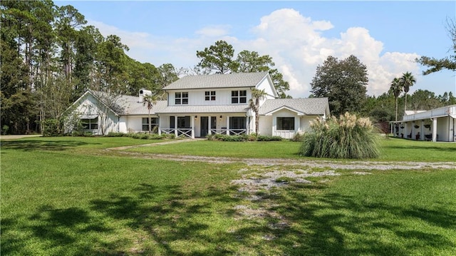 view of front facade featuring a front lawn