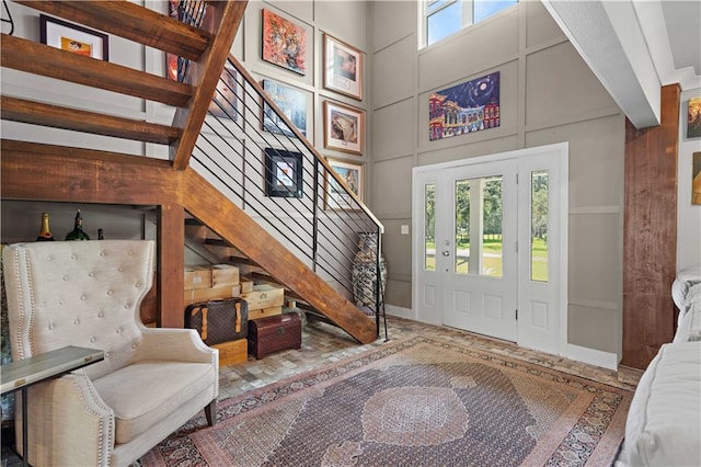 foyer featuring a high ceiling