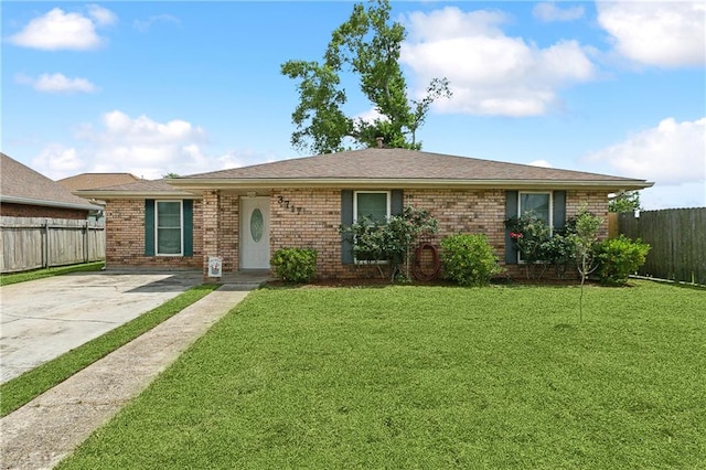 single story home featuring a front yard