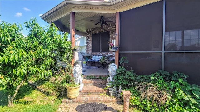 property entrance featuring ceiling fan