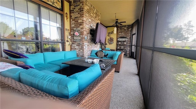 sunroom with ceiling fan