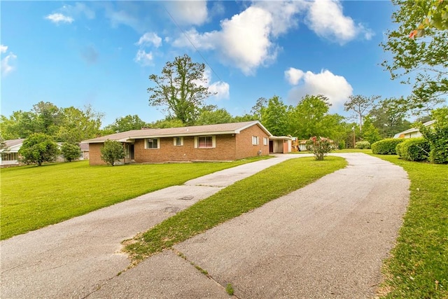 single story home with a front yard