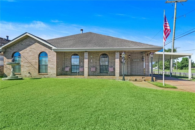 view of front of house with a carport and a front lawn