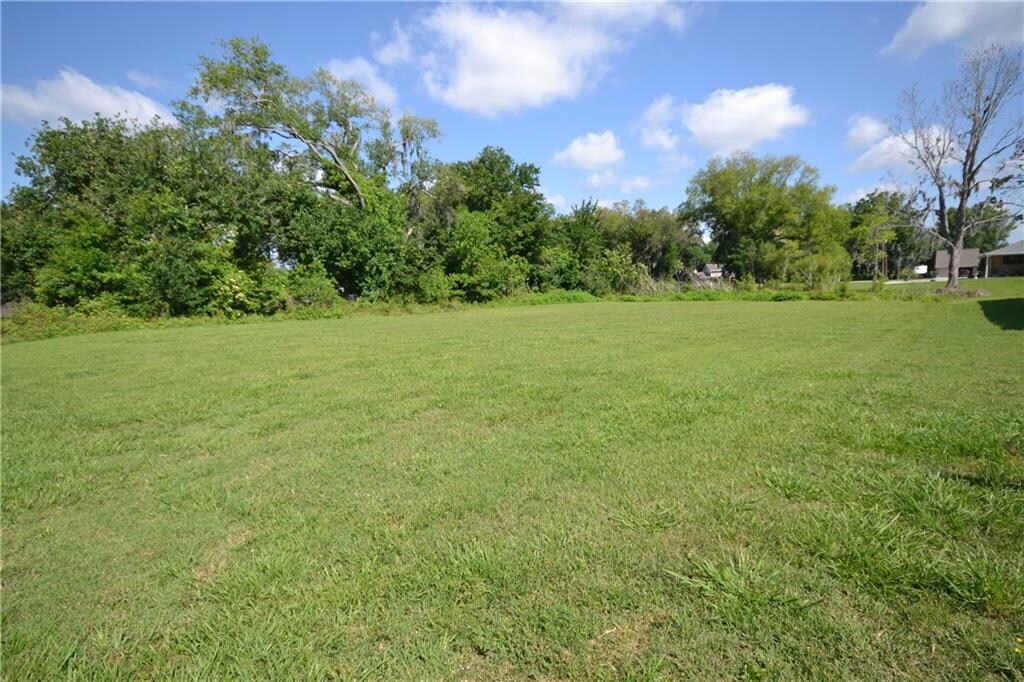145 Pleasant Valley Dr, Des Allemands, LA 70030 - photo 1