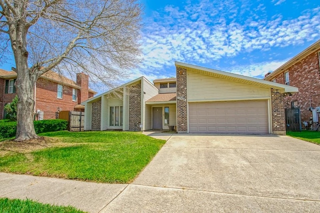 view of front of home featuring a front lawn and a garage