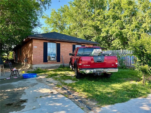 view of front facade with a front yard