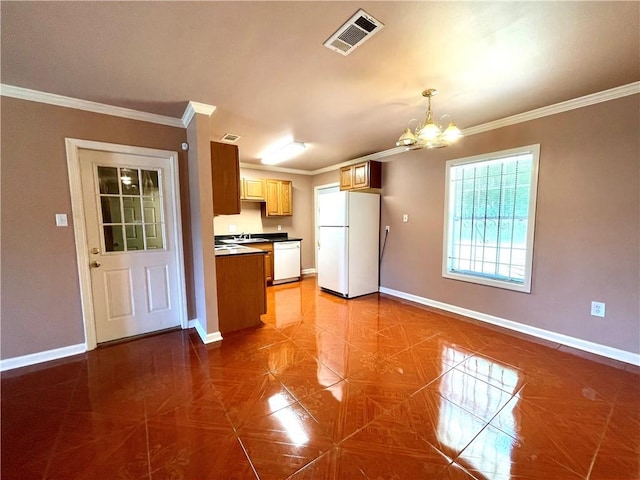 kitchen featuring white appliances, crown molding, light tile flooring, sink, and an inviting chandelier