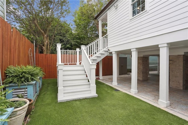 view of yard featuring a patio