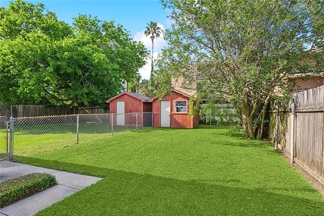 view of yard with a storage shed