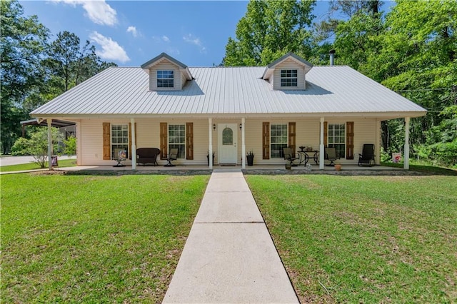 view of front facade featuring a front yard and covered porch