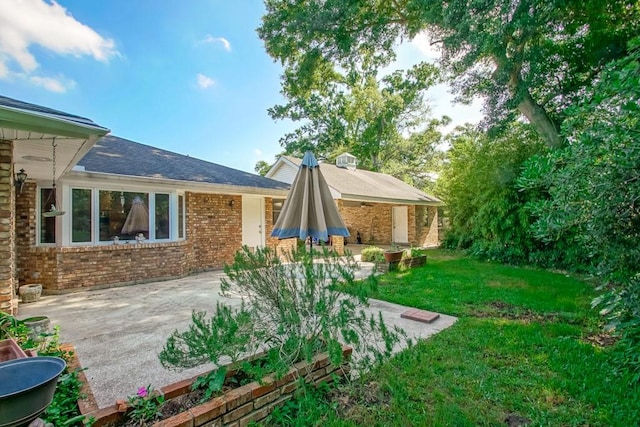 view of yard with a patio area