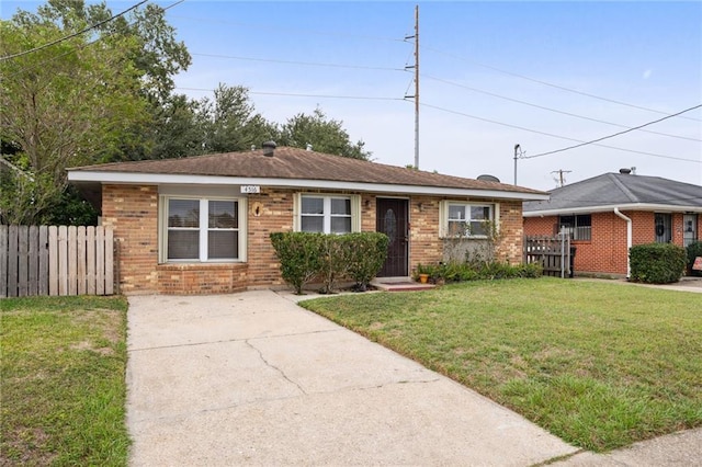 single story home with a front lawn