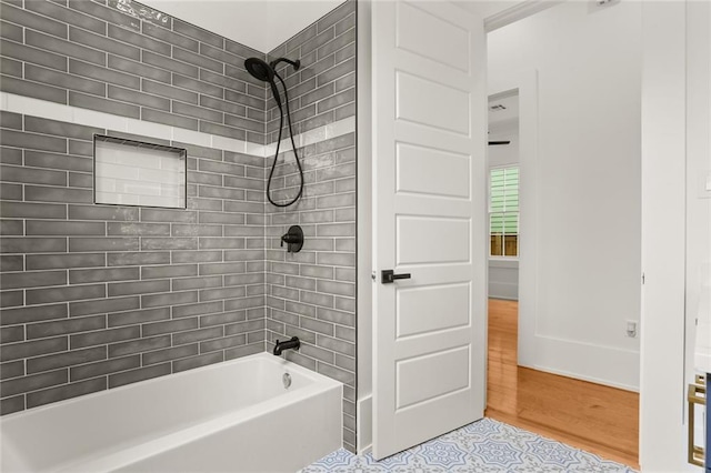 bathroom with tiled shower / bath combo