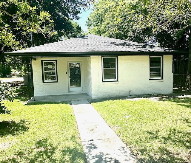 view of front of home with a front lawn