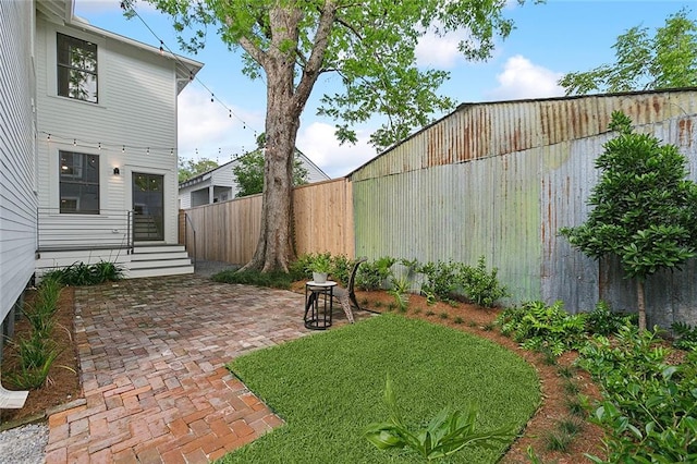 view of yard featuring a patio