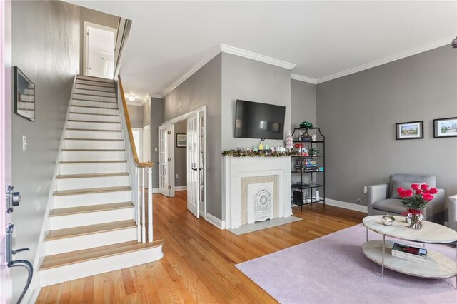 living room featuring hardwood / wood-style floors and crown molding