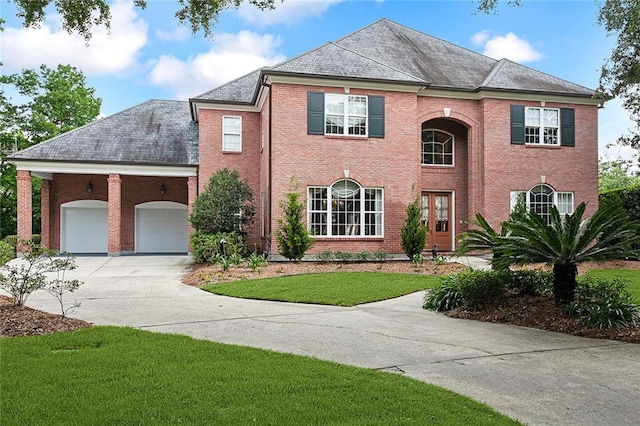 view of front facade featuring a garage and a front lawn