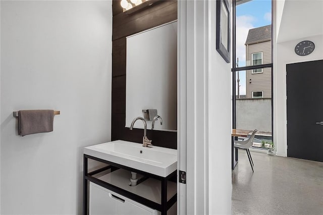 bathroom featuring sink