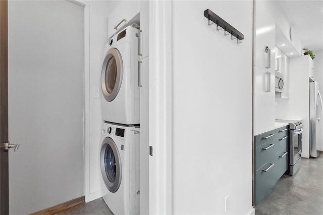 clothes washing area featuring stacked washing maching and dryer