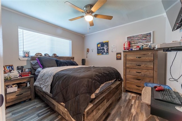 bedroom with dark hardwood / wood-style floors, ceiling fan, and crown molding