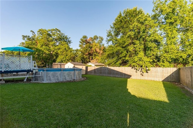 view of yard with a fenced in pool