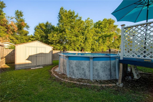 view of yard featuring a storage unit