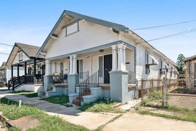 view of front of property featuring a porch