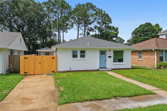 view of front of house with a front lawn