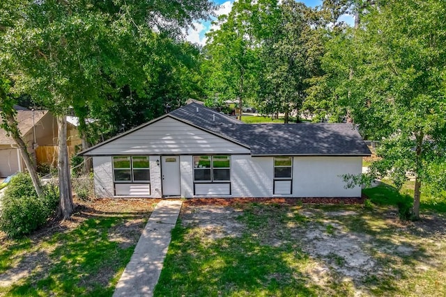 ranch-style home with a front lawn