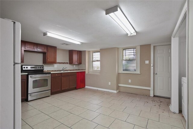 unfurnished room featuring a textured ceiling and ceiling fan