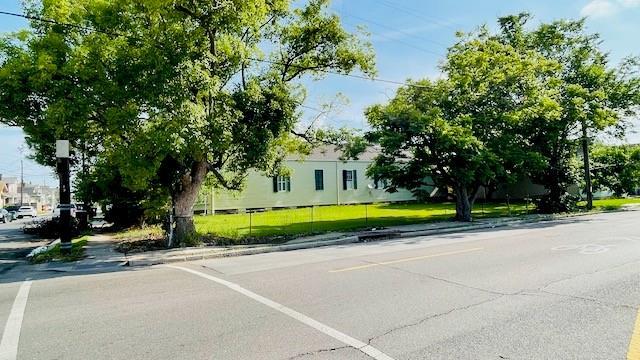 Listing photo 2 for 2503 Milan St, New Orleans LA 70115