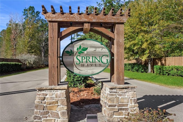 view of community / neighborhood sign