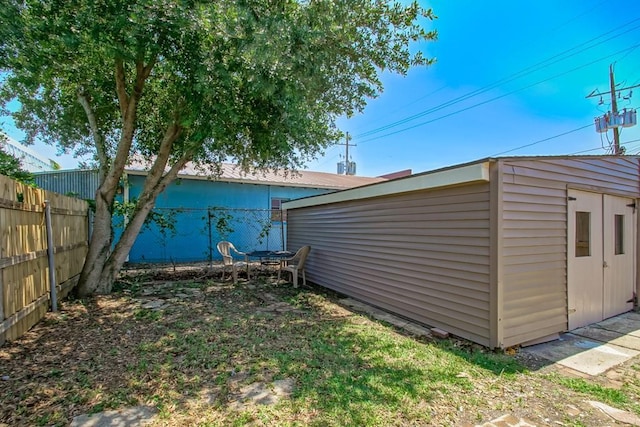 view of outdoor structure featuring an outbuilding and fence