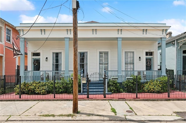 view of front of house featuring a porch