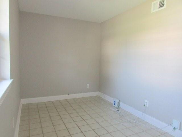 spare room featuring light tile patterned floors