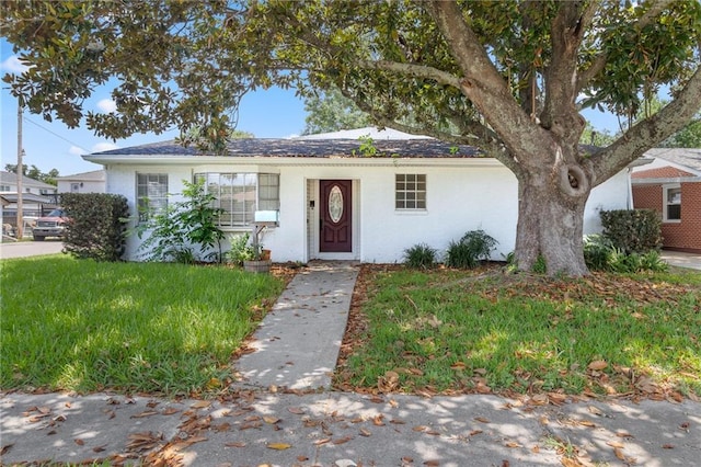 view of front of house featuring a front yard