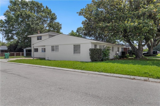 view of side of property featuring a lawn