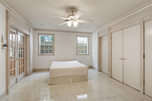 unfurnished bedroom featuring ceiling fan and crown molding