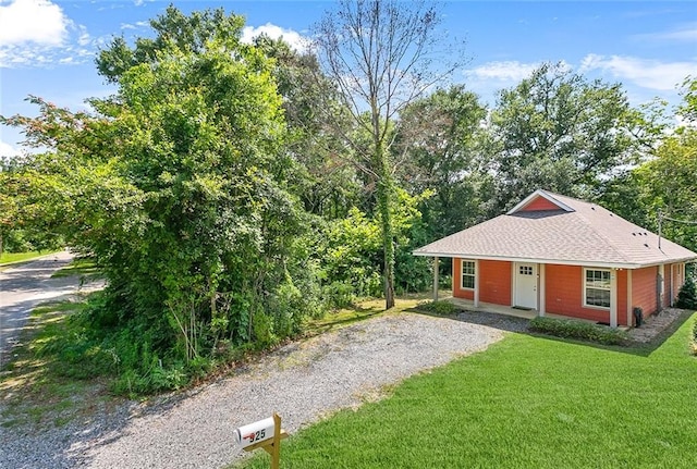 view of front of house featuring a front yard