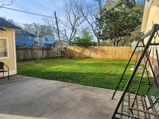 view of yard featuring a patio