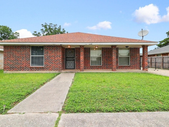 ranch-style home featuring a front yard