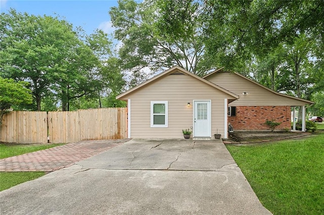 ranch-style house with a front yard