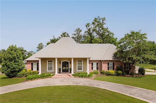 view of front of house featuring a porch and a front yard