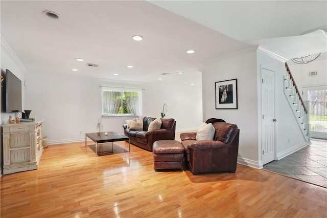 living room featuring light wood-type flooring and crown molding