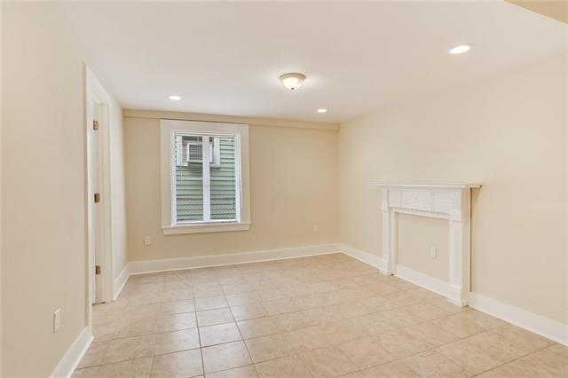 unfurnished room with light tile patterned floors