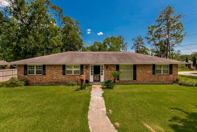 single story home featuring a front lawn